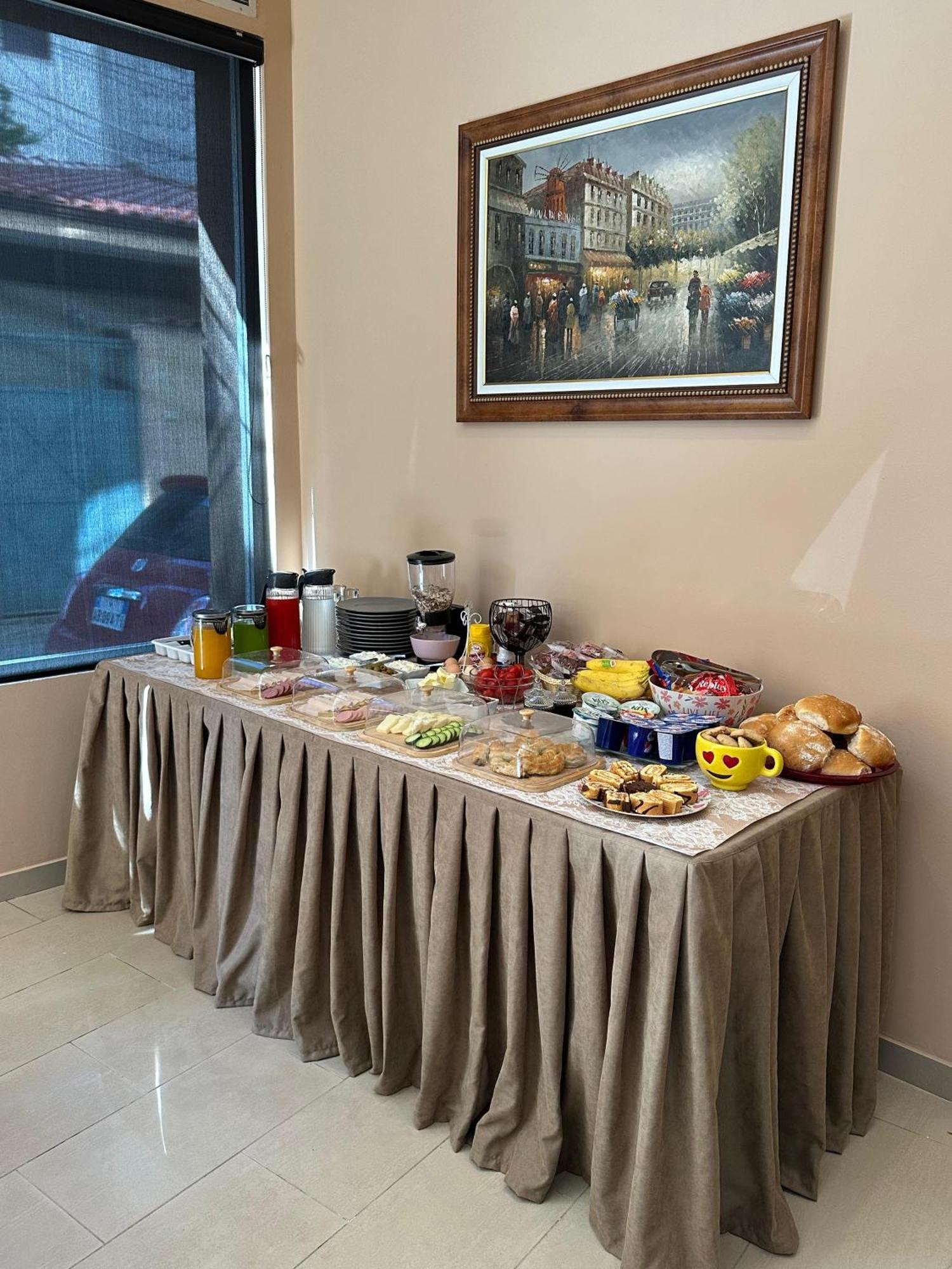 Hotel Capital *